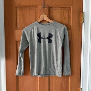 Under Armour Boys youth small 8 heat gear T-shirt, pre-owned Loose Fit Tee Shirt